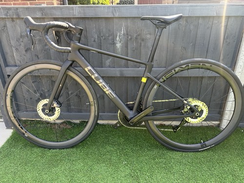 Cube attain carbon - carbon, road